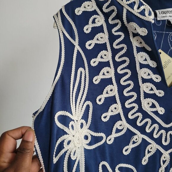 NWT-Lauren Michelle Sleeveless Blue White Stretch Embroidered Top (Size: Large) - Picture 10 of 14